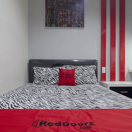 Hotel Reddoorz Near Lawang Sewu Semarang Esterno foto