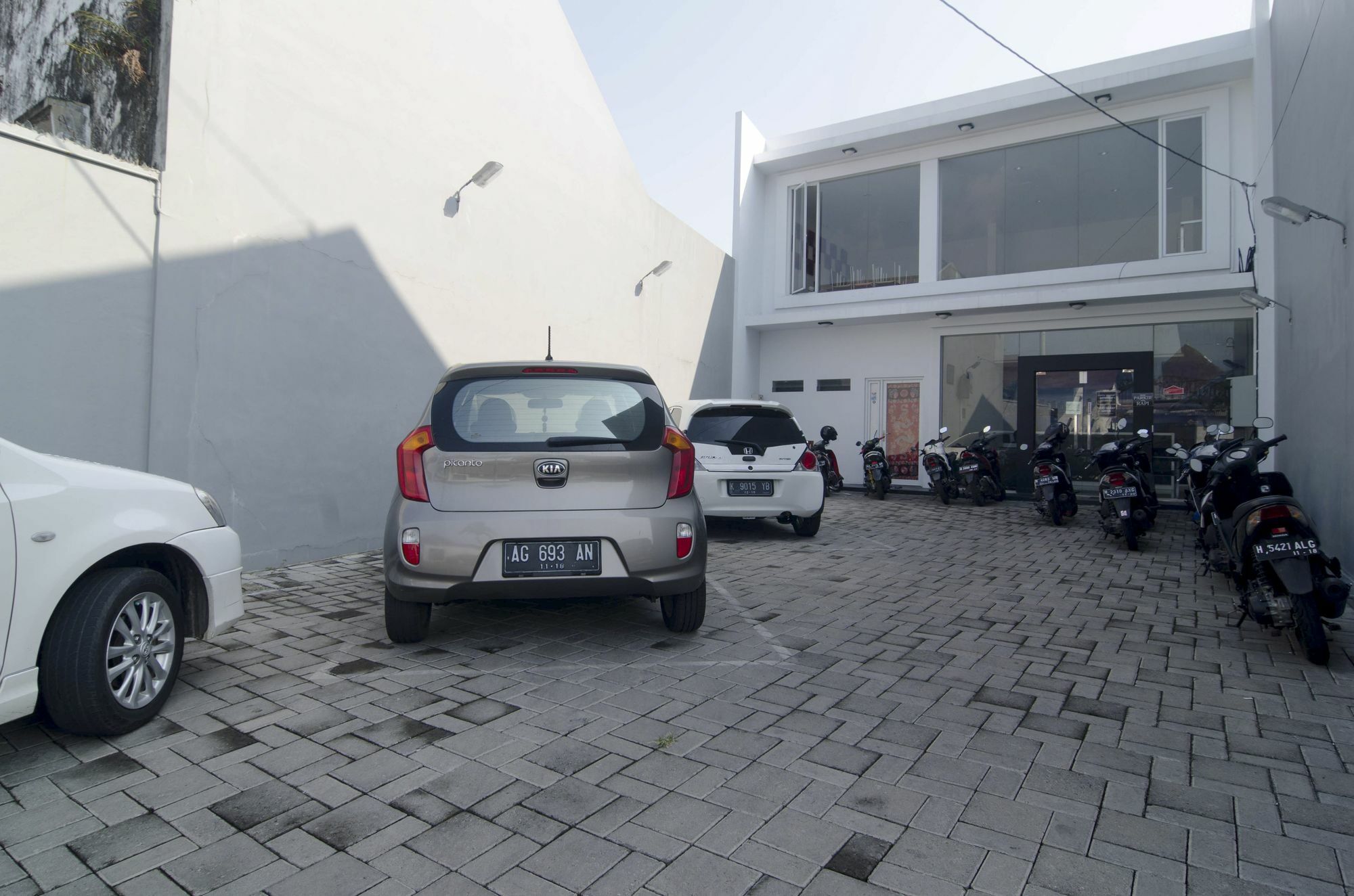 Hotel Reddoorz Near Lawang Sewu Semarang Esterno foto