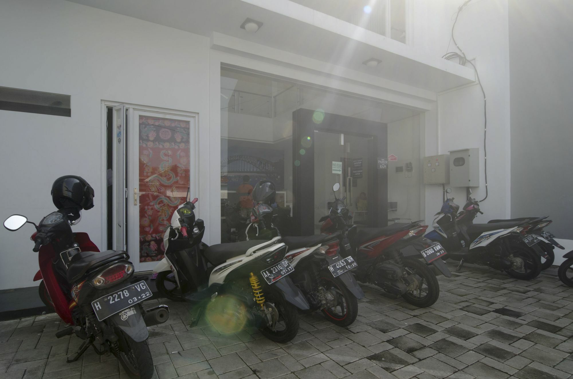 Hotel Reddoorz Near Lawang Sewu Semarang Esterno foto